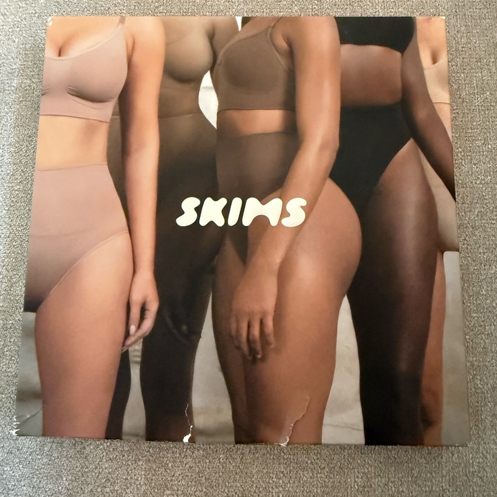 SKIMS Core Control Solutionwear in Onyx